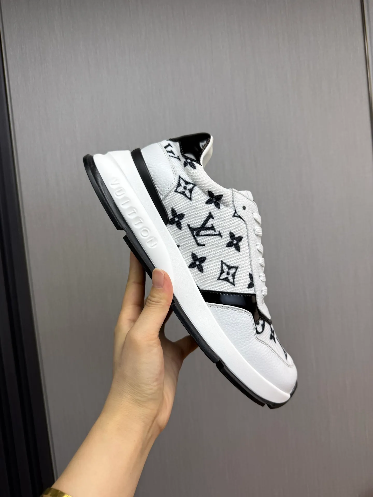 Men's shoes 💰800💰 LOUIS VUITTON [Luden Yiwei] Brand new trendy Lv is on the market 🎁, casual and fashionable men's shoes 👟Original 1:1 shipment✅ The upper is made of imported brand leather + cowhide lining, the original wear-resistant rubber outsole, the version is simple and elegant, exclusive for trendy men. 38-44 (customized at 38.45)